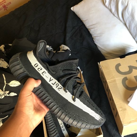 Yeezy boost 350 V2 Core - Picture 5 of 7